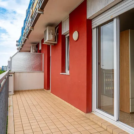 Spacious With Sea View - Beahost Apartment